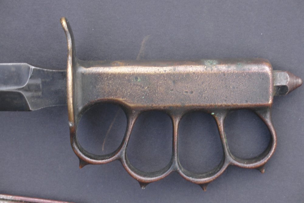 model-1918-trench-knife-US-mark-I-knuckle-knife-landers-frary-clark-ww1-world-war-one-two-9.jpg